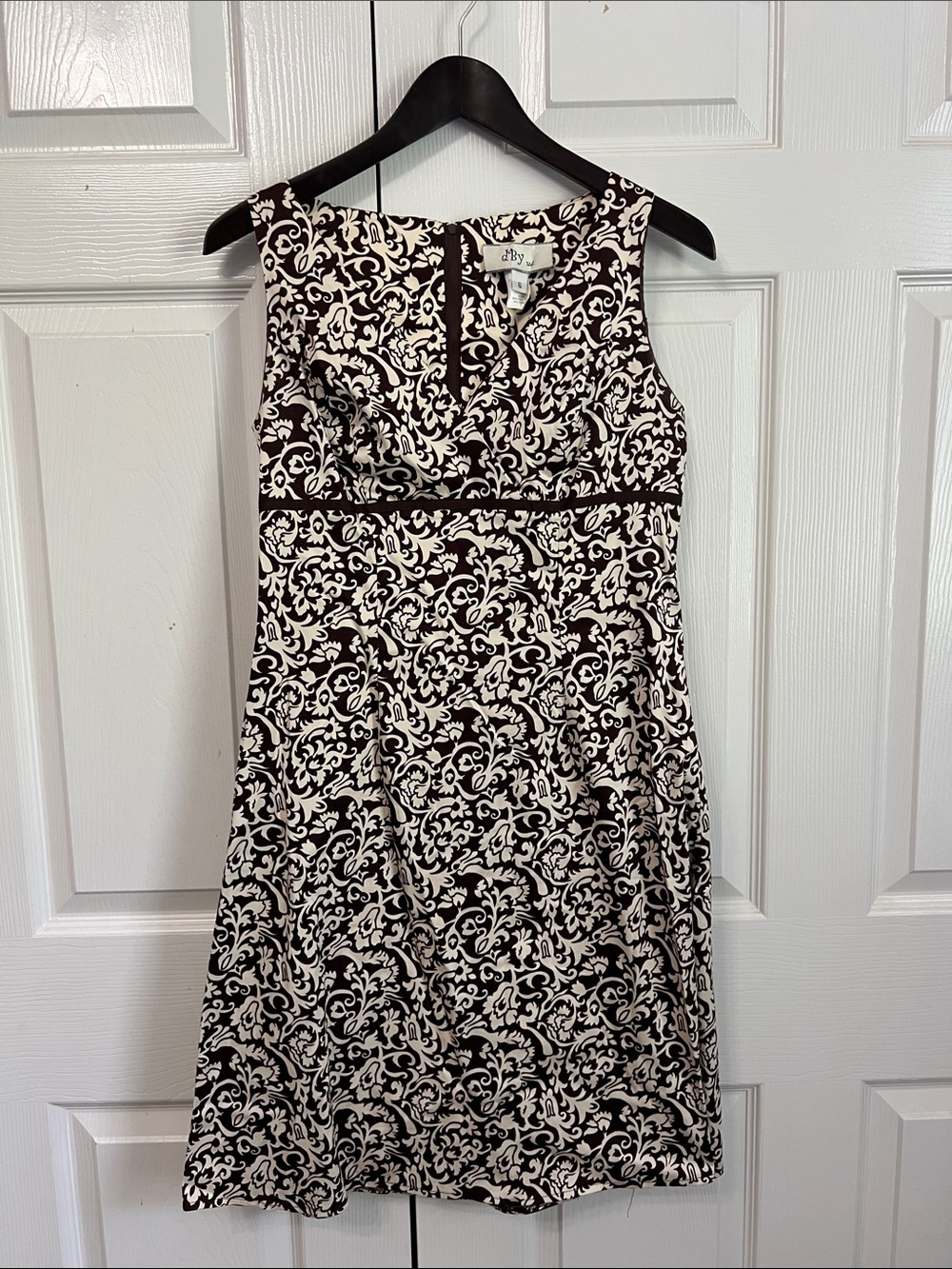 Sleeveless Black and White Floral Scroll Midi Dress